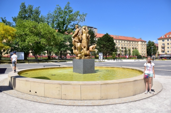 Okrasa náměstí 17. listopadu - 20. 07. 2018